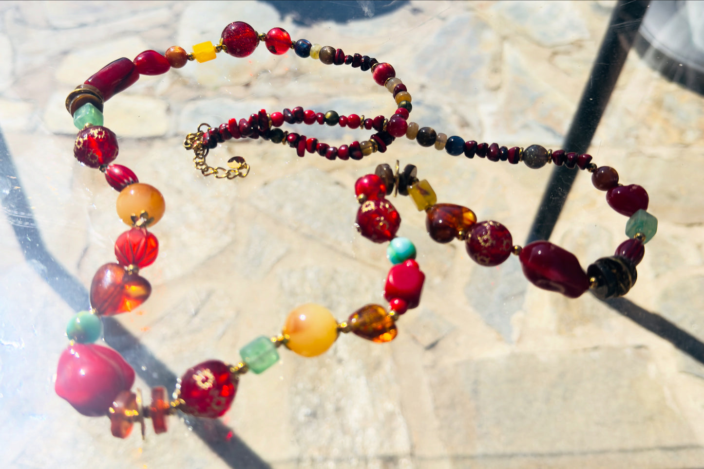 Collar Granada – largo boho multicolor en dorado