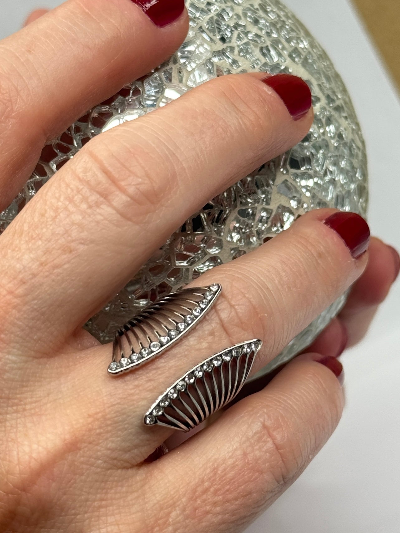 Anillo Doble Abanico plateado ajustable con microcirconitas en el borde