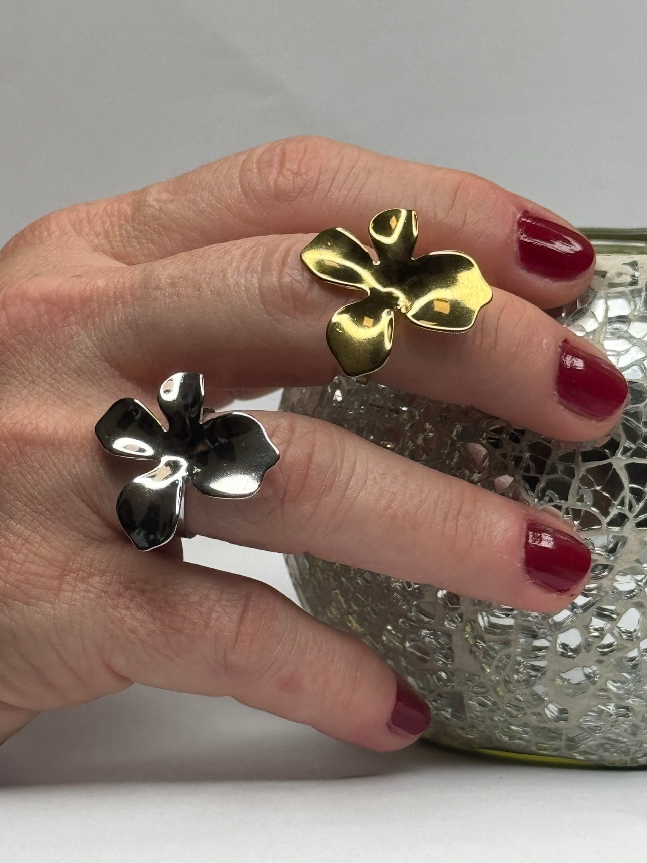 Anillo Magnolia – flor escultural dorado o plateado
