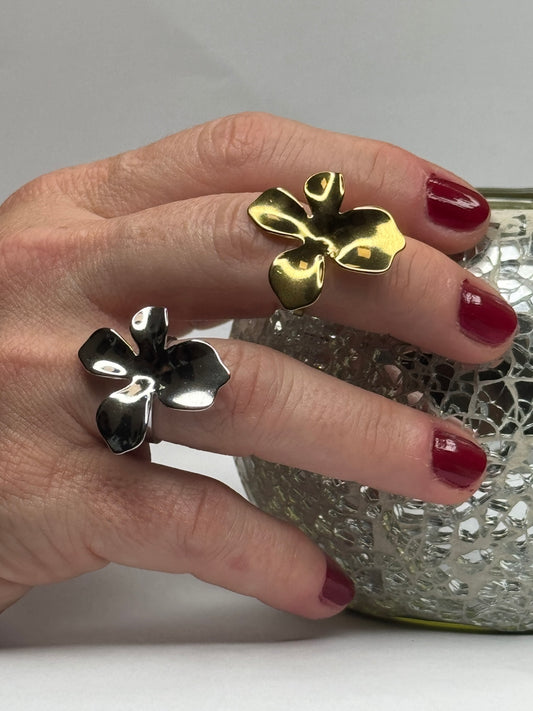 Anillo Magnolia – flor escultural dorado o plateado